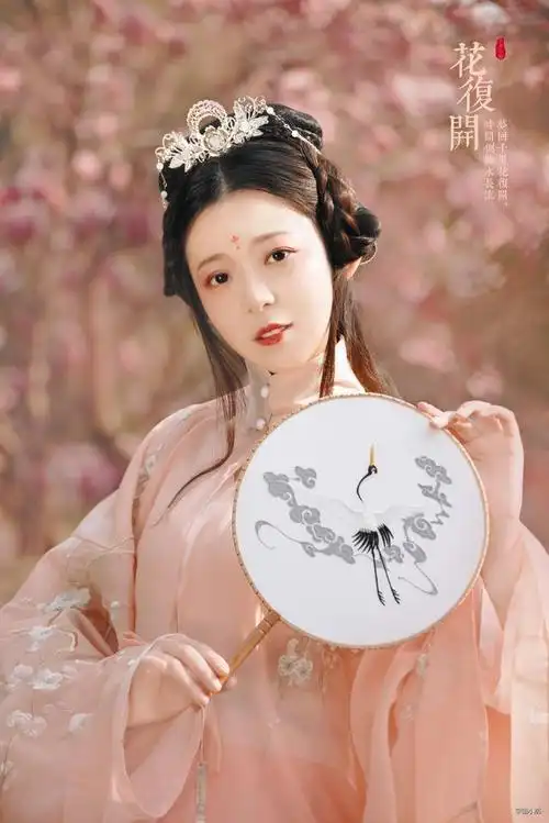 湖南男子花2000租女朋友应付父母,女生赖着不走,男子:真没钱了