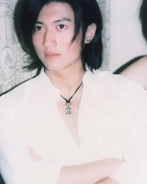 谢霆锋现身活动颜值大翻车!身材发福,造型油腻,评论区大吐槽