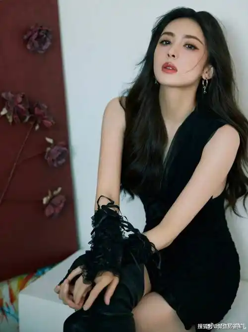 古力娜扎的身材比例也太好了吧!让人眼馋!_礼服_气质_白色