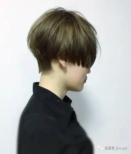 今年流行无鬓角短发