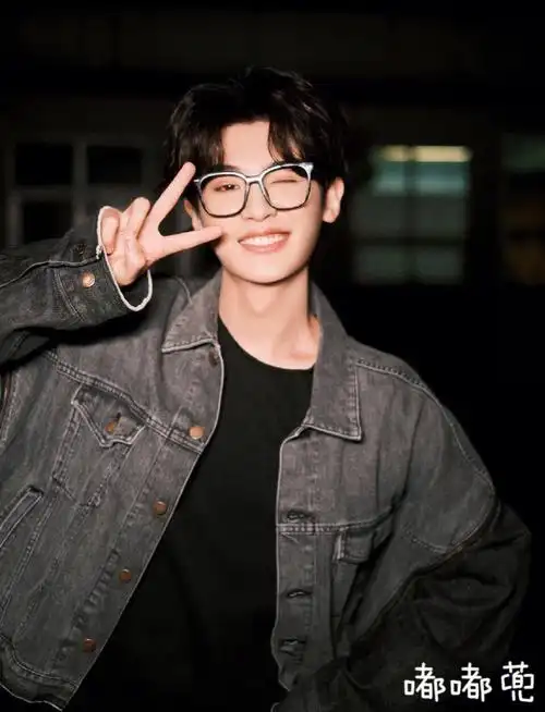 浅浅的发个昊昊的照片吧😍#黄明昊  #保护我方黄明昊  #向全世界