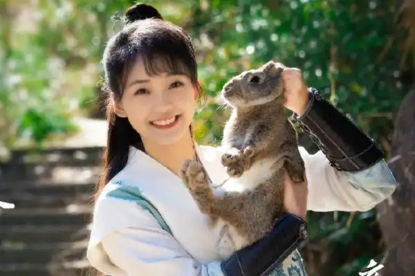 电视剧《夜燕白》杂技精灵吕小雨出演武侠剧?徐灵修古装造型惊艳?