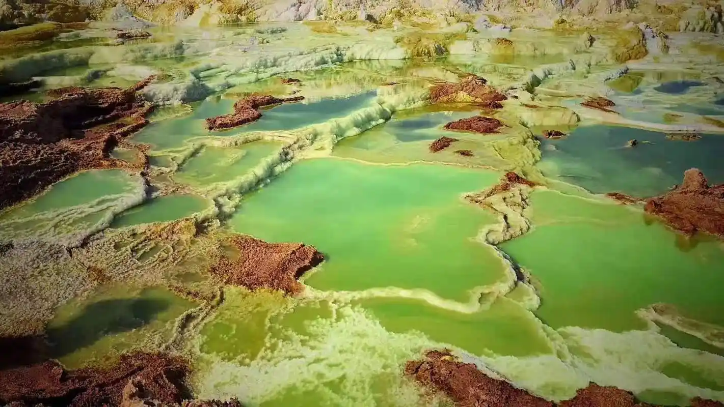 海拔最低的湖(海拔最低的湖叫什么名字) - 艾利百科生活网