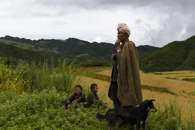凉山火把节摄之行—大凉山美姑县瓦古乡度骑村的孩子和村民