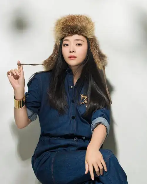 p data-id="go0aacdcsg">王嘉,出生于黑龙江齐齐哈尔,中国内地女演员