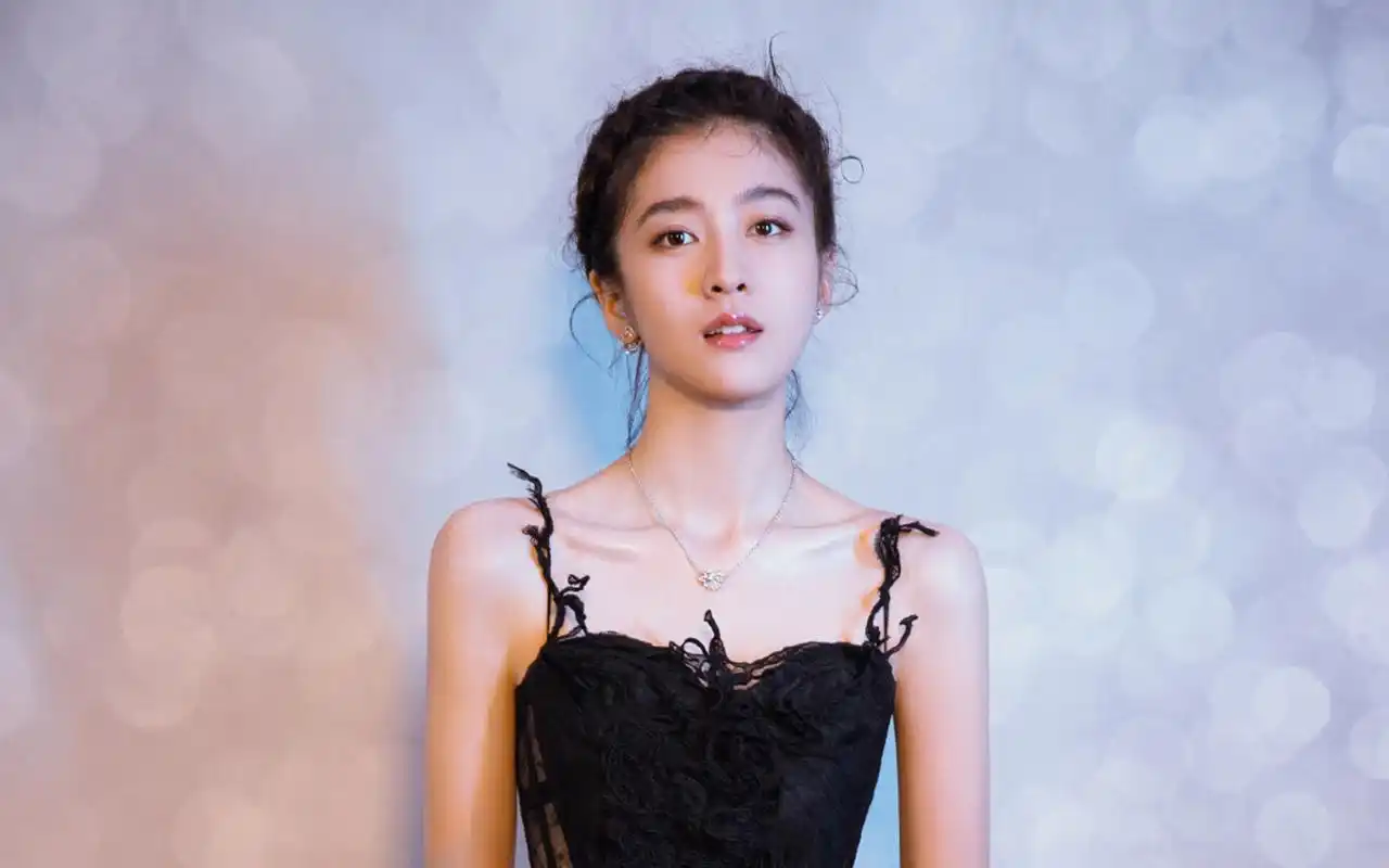 张雪迎性感优雅写真桌面壁纸