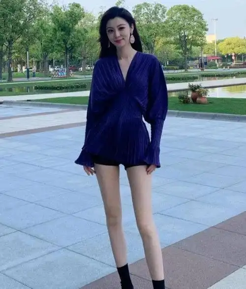 王牌对王牌中的美女费费真的是沈涛的老婆