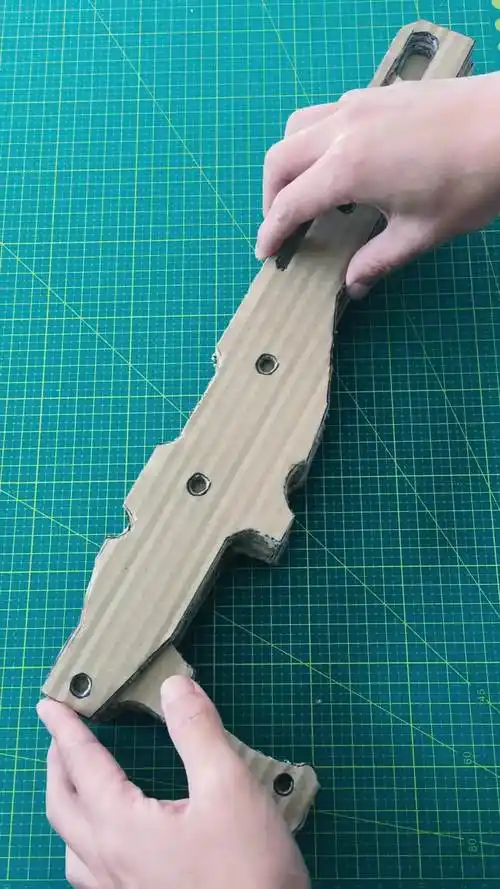 用纸板做的绝地求生awm狙击模型,动手能力超强!