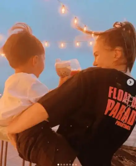 周杰伦和昆凌为儿子庆生,6岁女儿罕露正脸照,混血五官酷似妈妈_生日