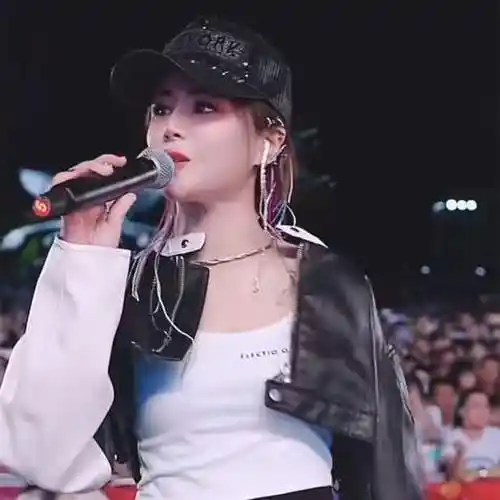 曝网红花姐出场费15万现场发放专辑成名前一首歌30没人理