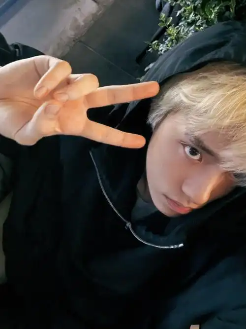 王子异0406出道六周年快乐