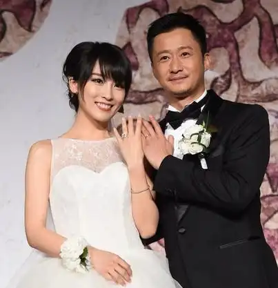 吴京虽然说是一个钢铁直男,但是他追求谢楠的时候也是非常的浪漫,直男