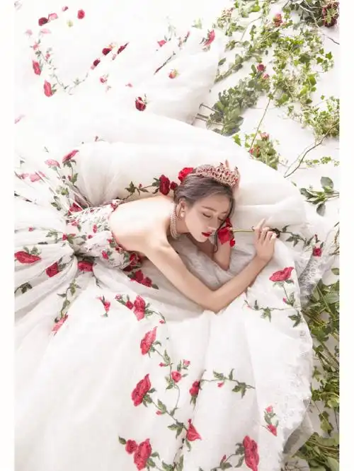 向全世界安利迪丽热巴超爱热巴这组壁纸  迪士尼在逃~玫瑰公主苏苏