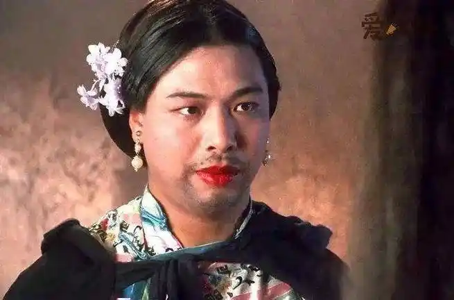 娱乐圈"鬼畜版"男扮女装,有人美到封神,但有的却让人哭笑不得