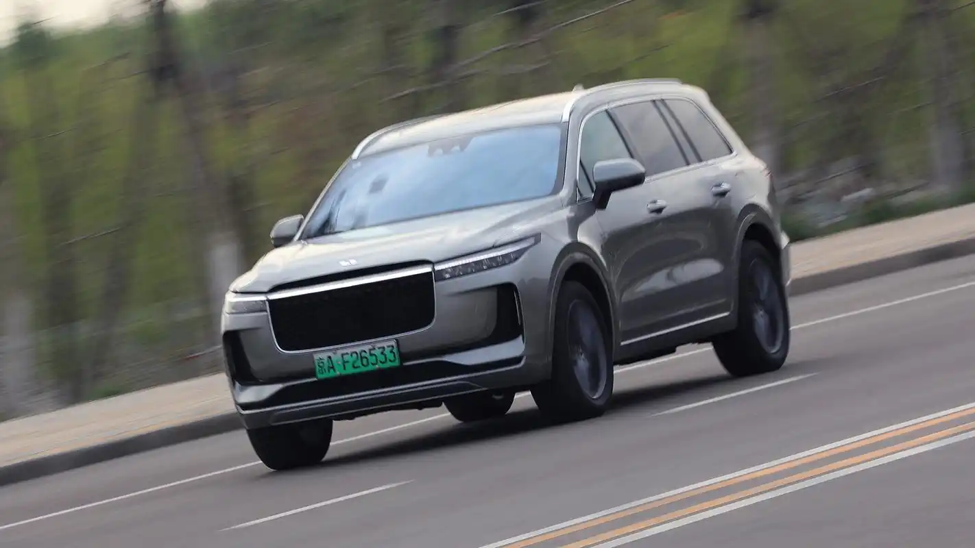 试驾2020款理想one续航800km的增程式靠谱吗328万值不值