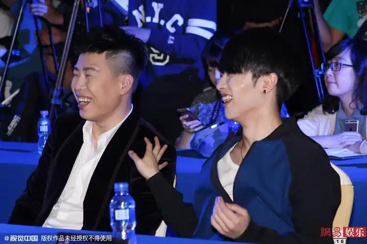 胡彦斌合影《破产姐妹》女主