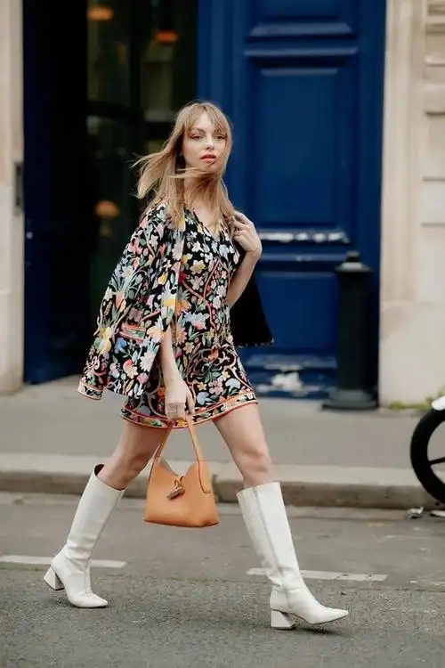 我发现女团们都爱在40度的天里穿靴子