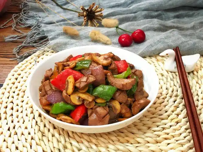 鲜嫩爽口的爆炒腰花