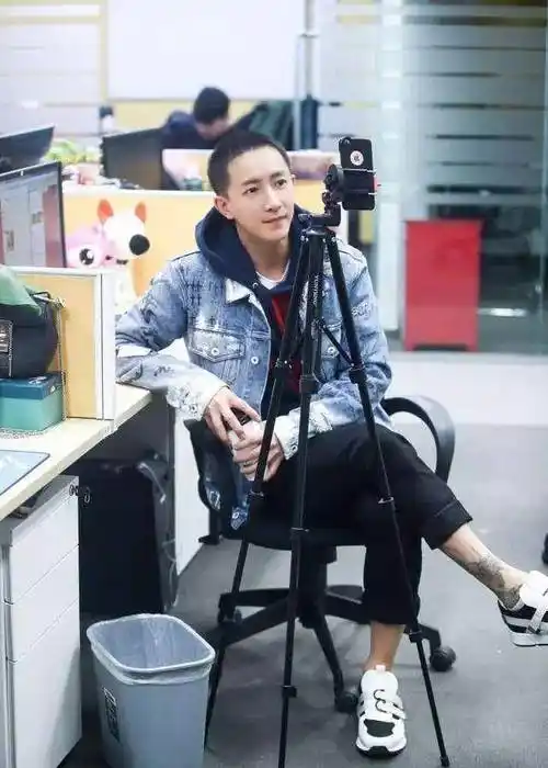 韩庚做sj招牌动作回应组合,网友开始期待exo_直播_时候_不知道