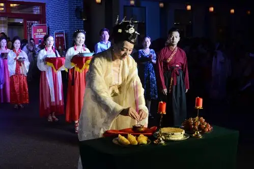 龙门花海中秋拜月