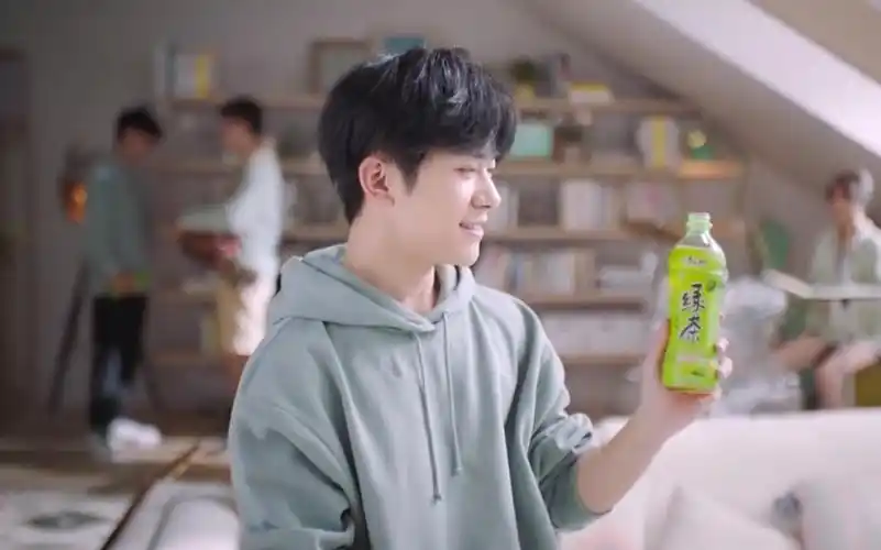易烊千玺201211易烊千玺康师傅绿茶冬日清新活力空间广告合集