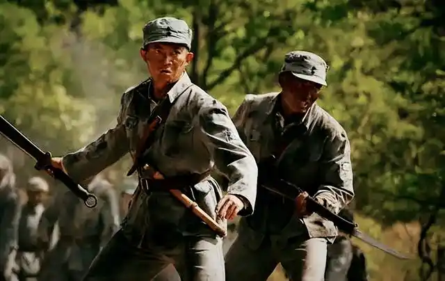 抗战时,一八路军被敌包围,留下最后一颗子弹自戕后幸运苏醒复活