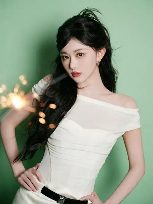 孔雪儿,纯白清雅