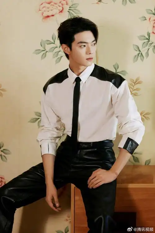 许凯扫楼状态##许凯皮裤造型好帅##乐游原扫楼