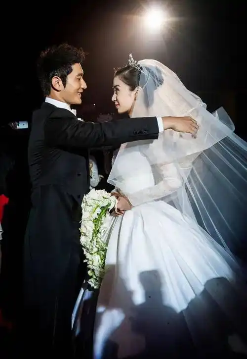 "被分手"的杨颖,背锅10年不坑声,她的聪明你想不到_黄晓明_陈伟霆