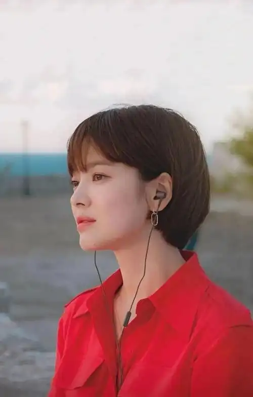 宝子们,大家好,我是爱搭配的娟子,今天来说说女性发型.