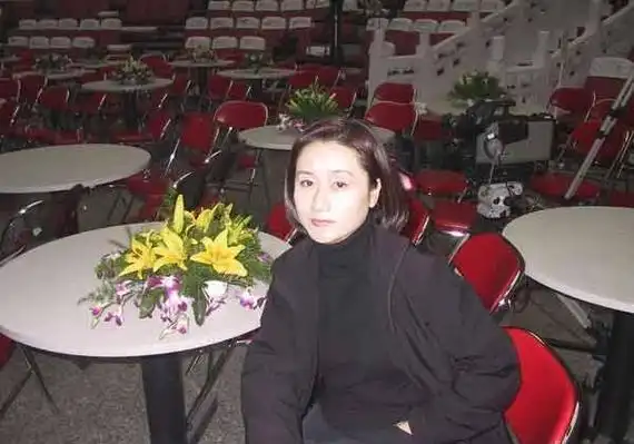 王冼平可谓是一个事业狂热者,从未考虑过通过生育来回归家庭生活.