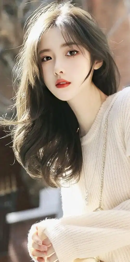 高颜值甜美白色针织衫长发养眼美女手机壁纸