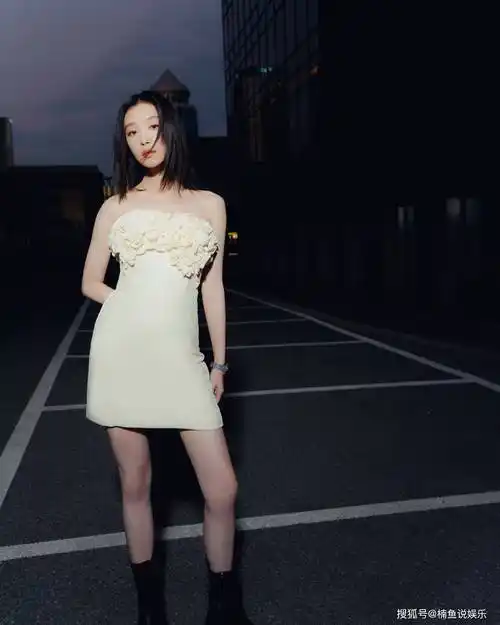 倪妮真不适合穿短靴,造型师太不走心了,170大美女拍成了1米5