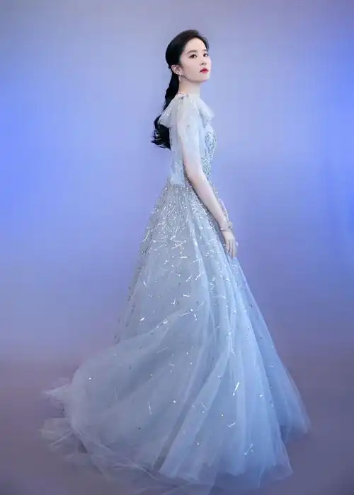 刘亦菲出席「尚美巴黎chaumet」国贸商城高级精品店开幕一周年庆典