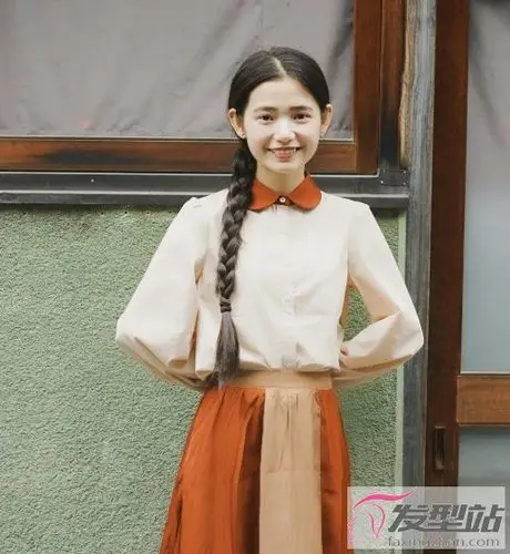 那么单麻花辫和双麻花辫,这两种麻花辫发型哪一款才是你的本命呢?
