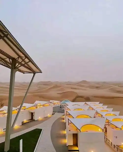 在这一望无垠的腾格里沙漠中有着这个星球上最孤独的旅舍星星酒店!