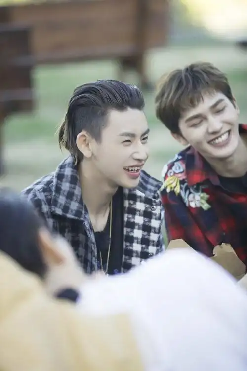 《青春的花路》范丞丞朱正廷王琳凯体重大公开 王子异空降超强惊喜!