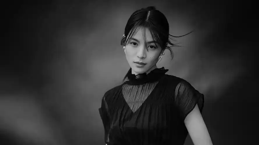 明星风尚钟楚曦壁纸