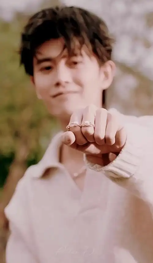 240219任嘉伦的笑容传递正能量开启嘉美好的一周