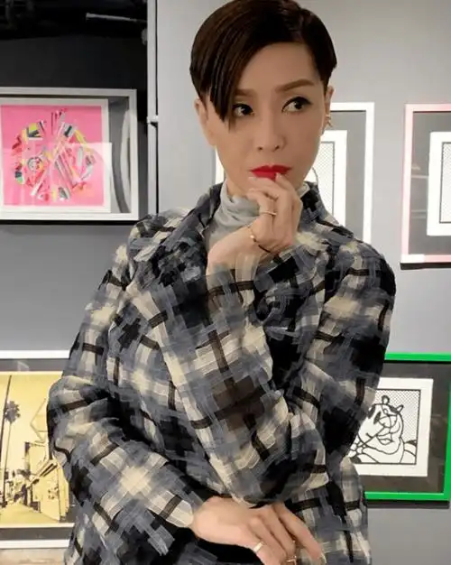 可惜结婚13天老公便去世伍咏薇谈大31岁富商亡夫其有钱有才一说话就