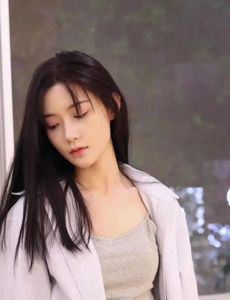 陈意涵披肩散发生活照合集