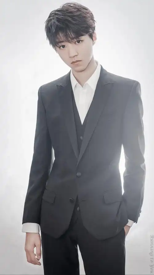 看杨洋,肖站等一下几位穿西装的男星!