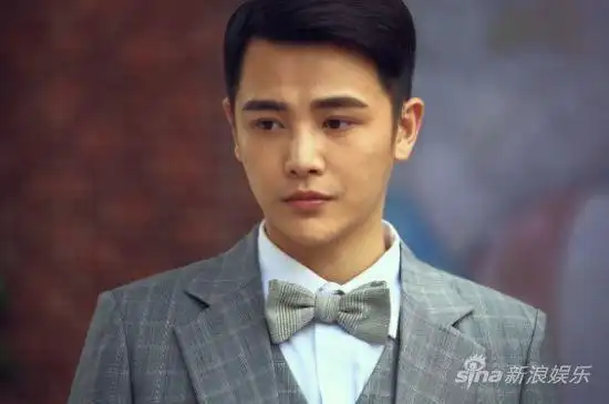 湖南卫视独家热播的励志电视剧《爱在春天》开播正酣,孙坚在剧中饰演
