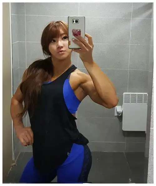 韩国肌肉女,萝莉脸金刚身材|身材|黄哲勋|肌肉_新浪新闻