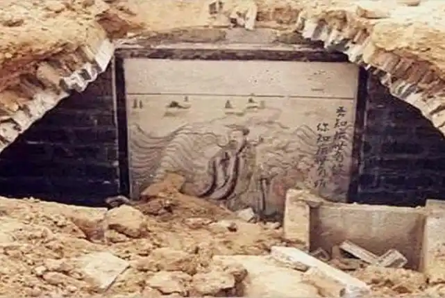 诸葛亮陵墓被发现,墓内场景令人失望,专家感叹:他没骗世人