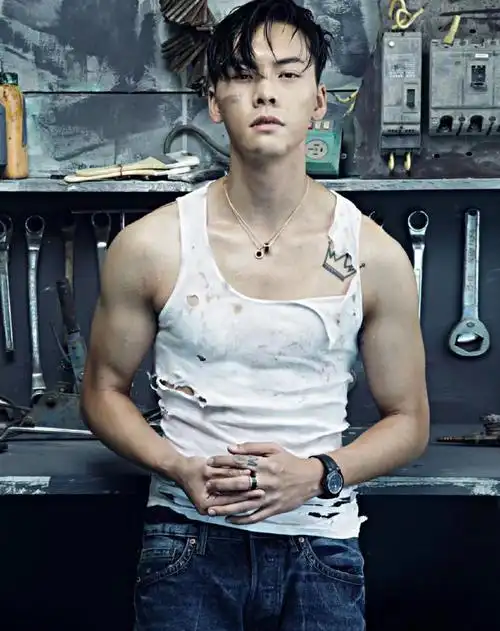 陈伟霆这张荷尔蒙溢出屏幕##陈伟霆腹肌给我摸摸#请男艺人都按照陈伟