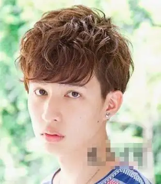 最新男生浪漫波浪卷短烫发发型设计男士魅力小