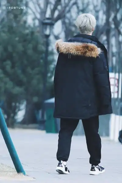 范丞丞背影手绘