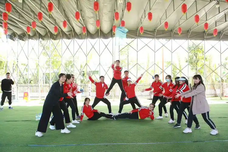 创意团建 凝聚大爱——南城阳光第六小学举办团队建设活动