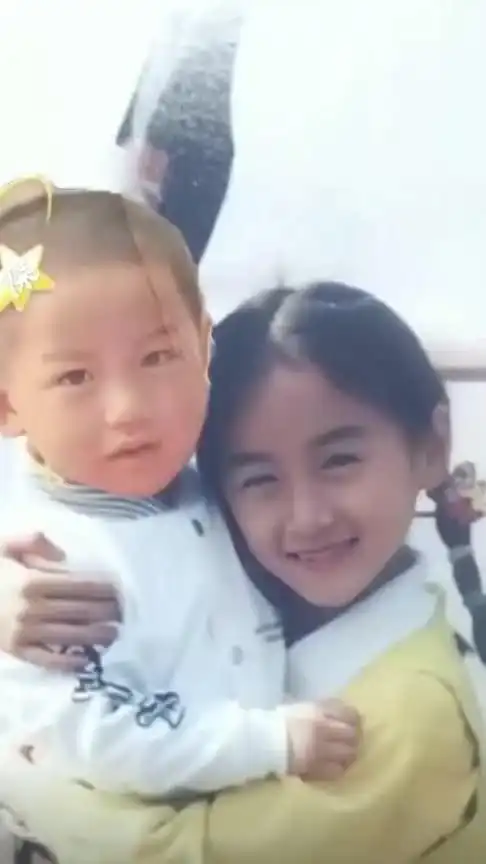 成毅袁冰妍小时候照片曝光这么小就认识了01